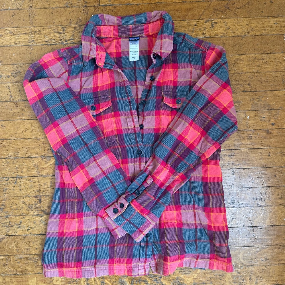 Patagonia Pink and Blue Button Down Shirt Flannel